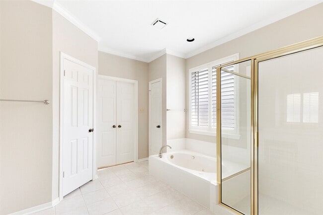 Building Photo - 3306 Redwood Lake Dr