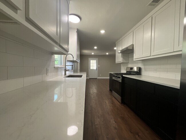 Building Photo - 261 Bois D Arc St