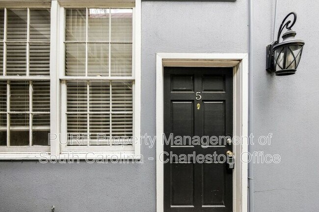 Building Photo - 75 Society St