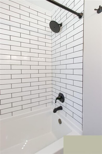 Building Photo - 626 Burbank Cir