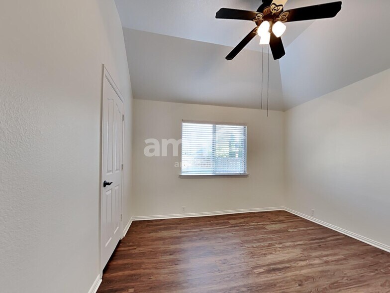 Building Photo - 625 Vickie St