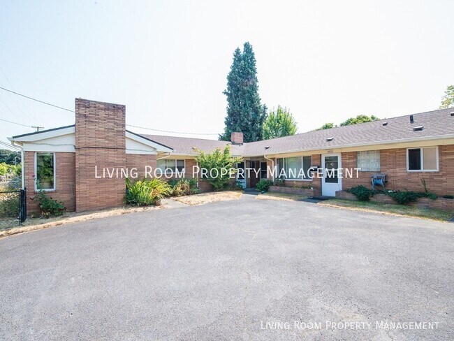 Primary Photo - Remodeled 1BR/1BA in the Overlook Neighbor...