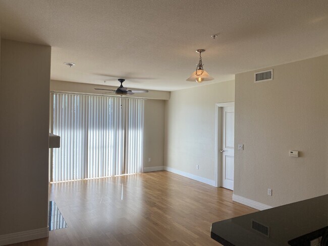 Building Photo - Spacious 2-Bed/2-Bath Cry Creek Crossing C...