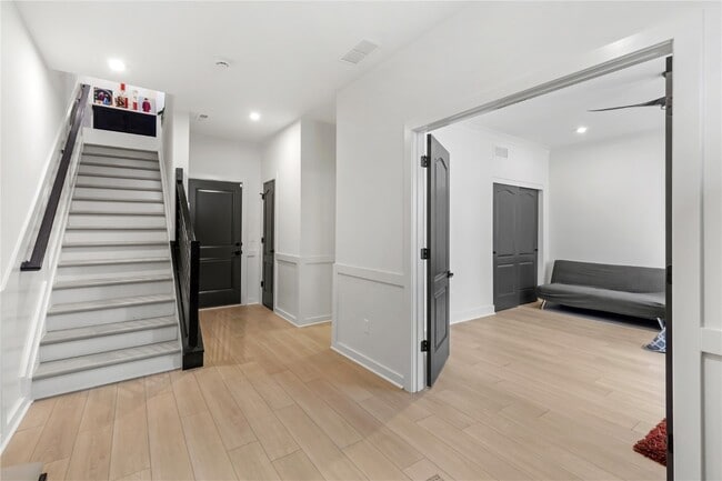 Building Photo - 16505 Honey Locust Dr