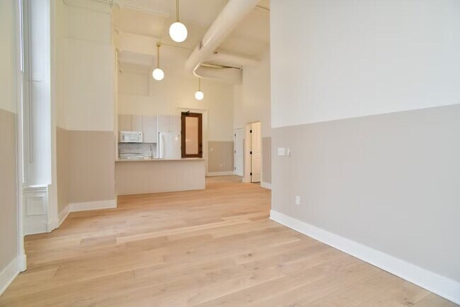 Building Photo - 30 W Broad St