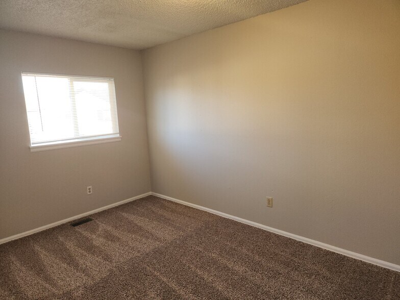 Building Photo - 6672 Fredrick Dr