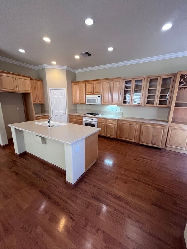 Building Photo - BEAUTIFUL HOME IN WEST ROSEVILLE!!