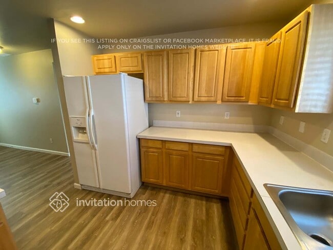 Building Photo - 17902 Panorama Blvd E