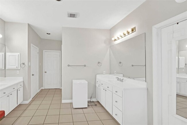Building Photo - 7147 Windwater Pkwy S