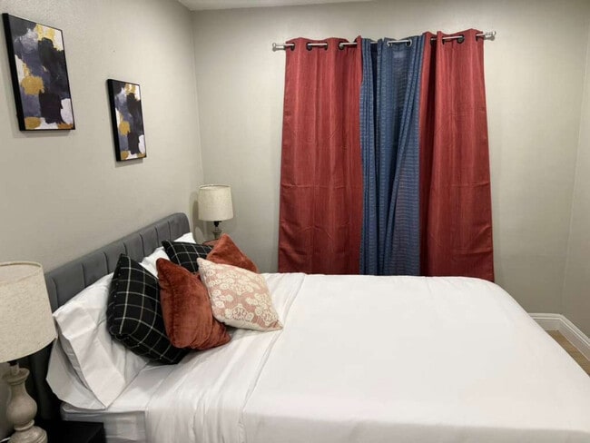 Building Photo - 1059 Gillespie Dr