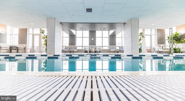 Building Photo - 206 W Washington Square