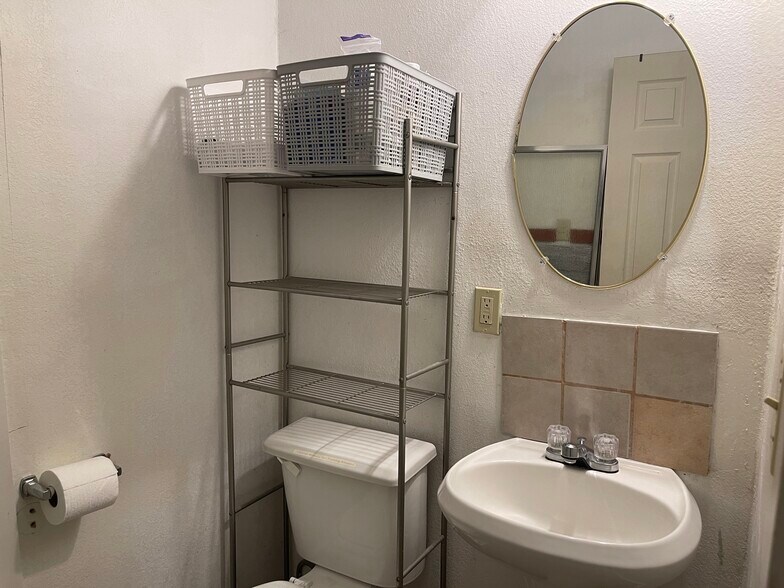 Building Photo - 1310 NE Williams St