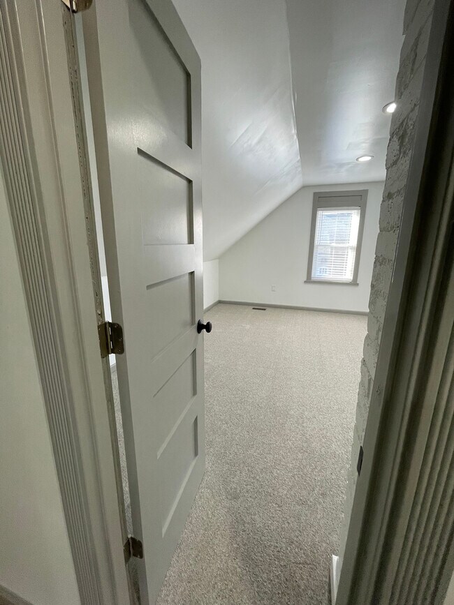 Bed 1 - 250 Allen Ave