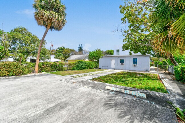 Building Photo - 3721 Henry Ave
