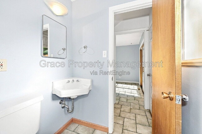 Building Photo - 852 S Quail Way