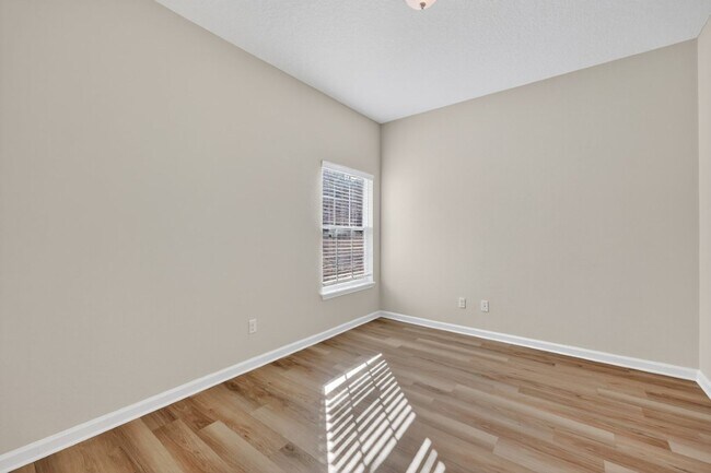 Building Photo - 11274-11271 Estancia Villa Cir