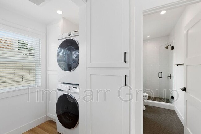 Building Photo - 1638 Santa Ana Ave