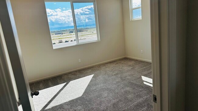 Building Photo - 3078 Feather Rd