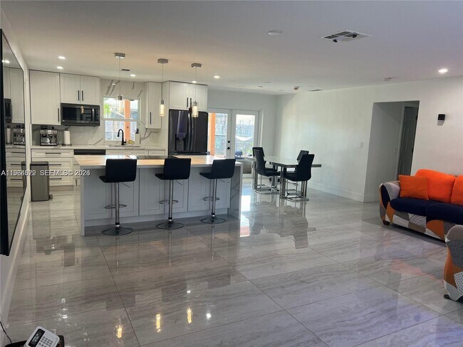 Building Photo - 9371 NW 21st Manor