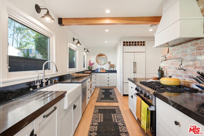 Building Photo - 11314 Homedale St