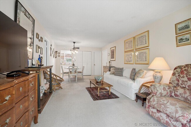 Building Photo - 473 Lake Frances Dr