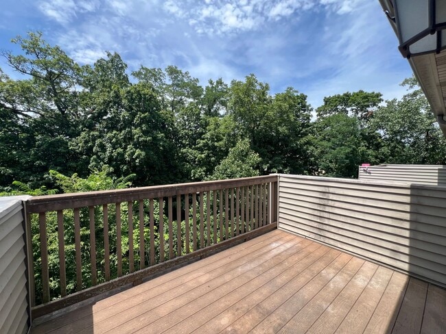 Building Photo - 2 Bedroom/2 Bathroom Oakridge Apartments U...