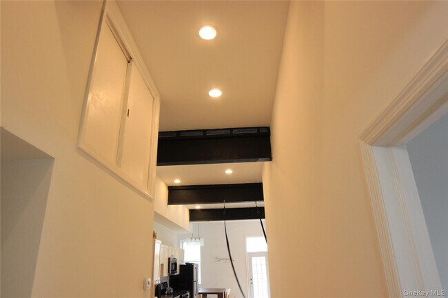 Building Photo - 217 Main St