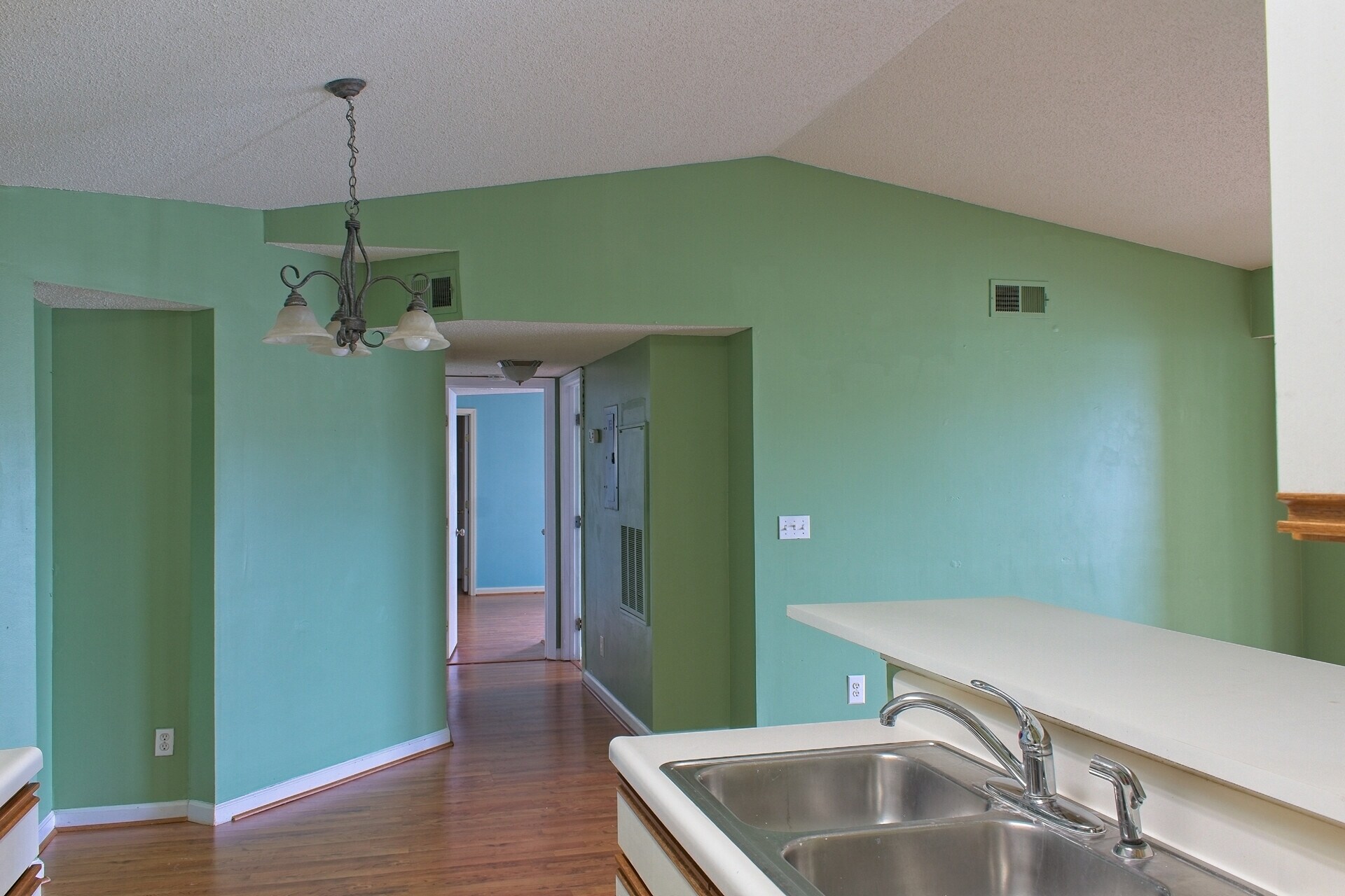 Building Photo - 2269 Essex Dr