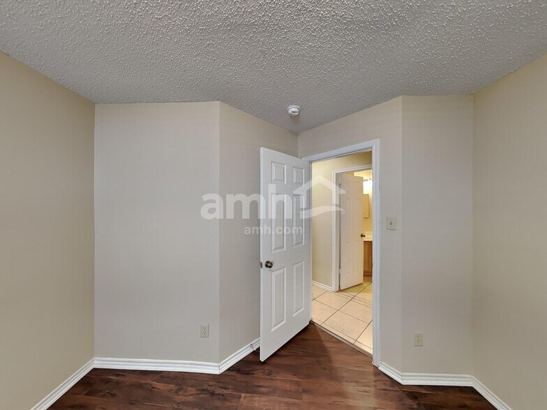 Building Photo - 16635 Blanco Ky