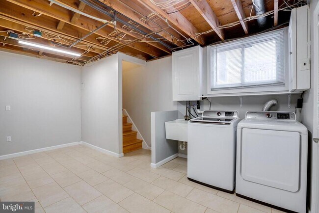 Building Photo - 1208 Forestwood Dr