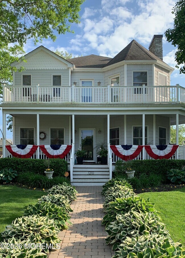 Building Photo - 1210 3rd Ave