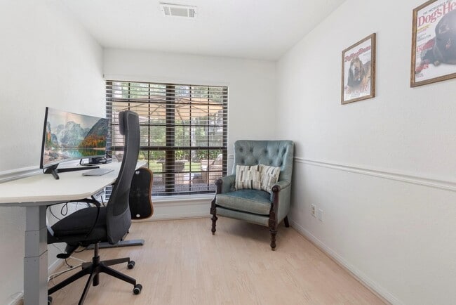 Building Photo - 38 Cricket Hollow Pl