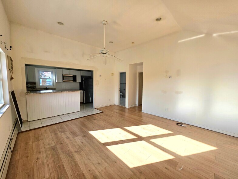 Building Photo - 40 Carlton Ave