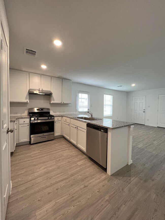 Building Photo - 13819 Llama Pl