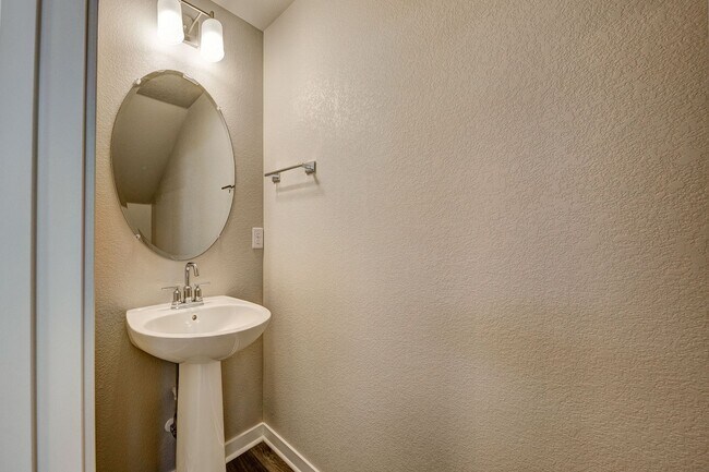 Building Photo - Gorgeous New Build 3 Bed 2 1/2 Bath in Tim...