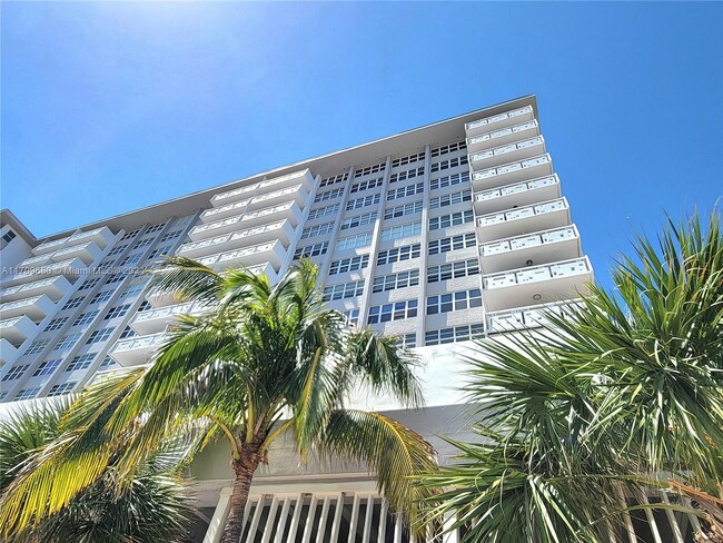 Building Photo - 3111 N Ocean Dr