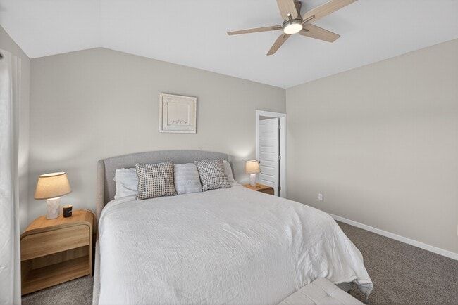 Building Photo - 405 S 85th St