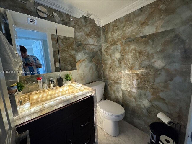 Building Photo - 1811 Jefferson St