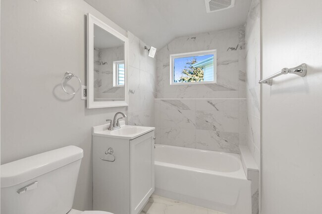 Building Photo - Beautifully Renovated 4-Bedroom Home