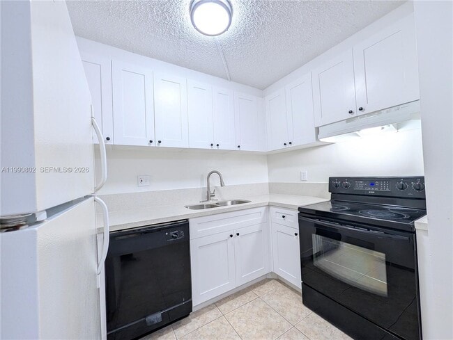 Building Photo - 11394 Royal Palm Blvd