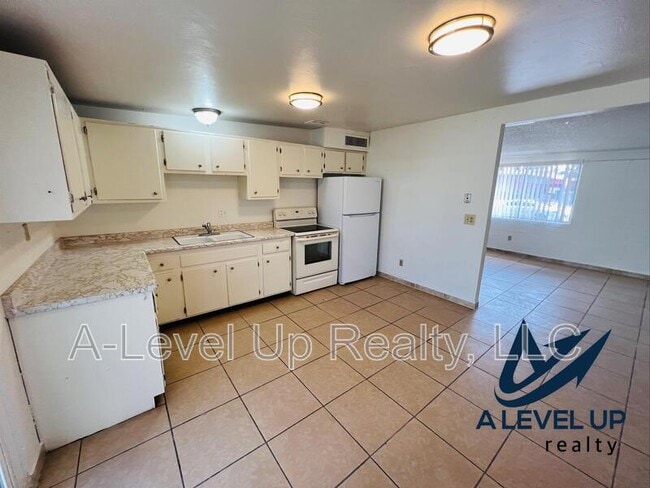 Building Photo - 3519 E Ellington Pl