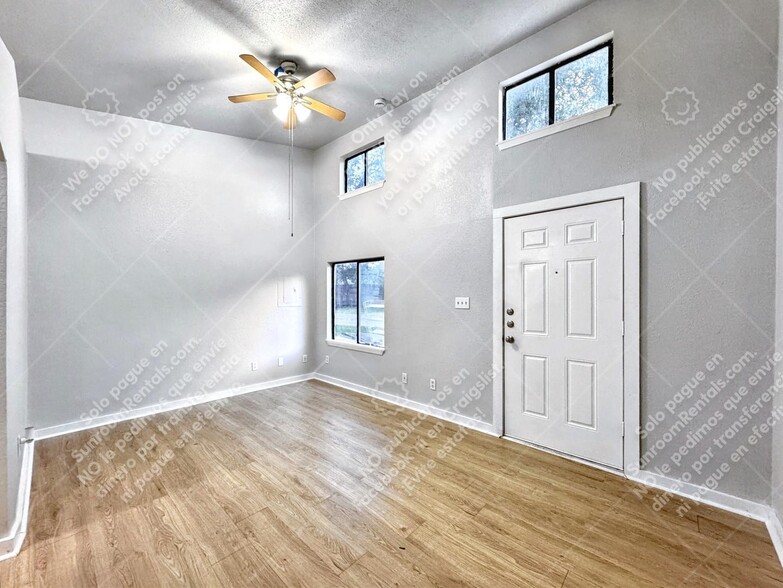 Building Photo - 1108 W McCarty Ln