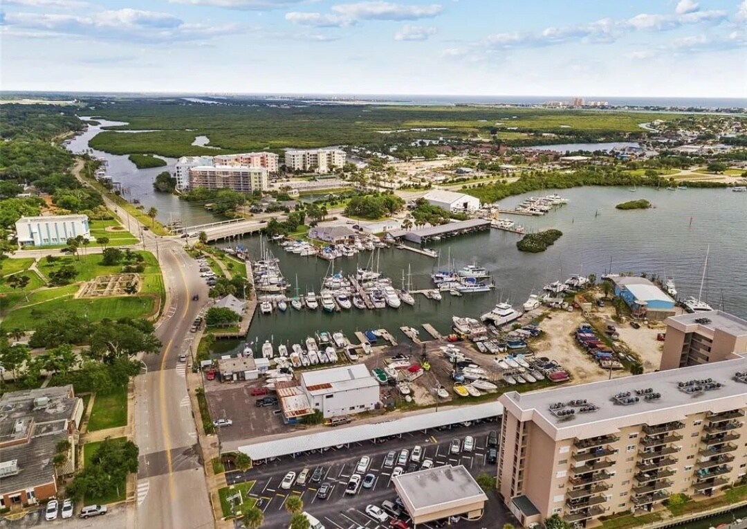 Building Photo - 300 Mary Ave