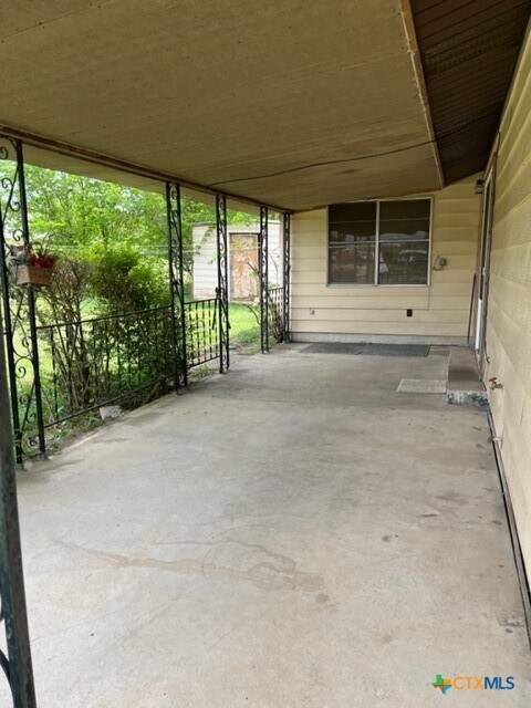 Building Photo - 809 Skyline Ave
