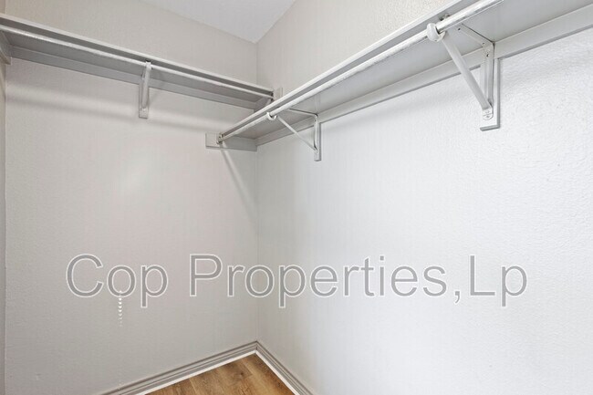 Building Photo - 1 Dunthorte Ln
