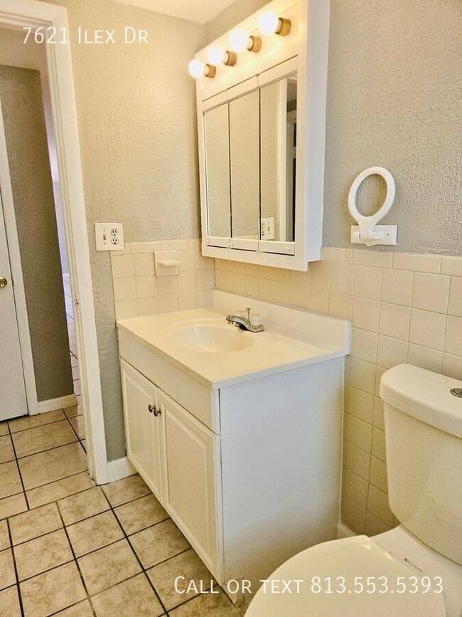 Building Photo - 7621 Ilex Dr