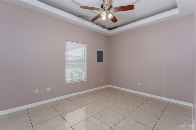 Building Photo - 3036 Regal Dr