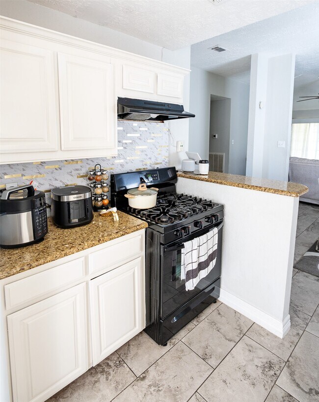 Building Photo - 2022 Crosscoach Ln