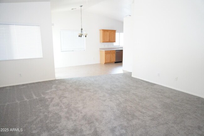 Building Photo - 825 E Lamonte St