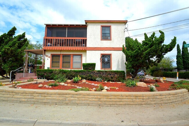Building Photo - 1918 Carmelina Dr.